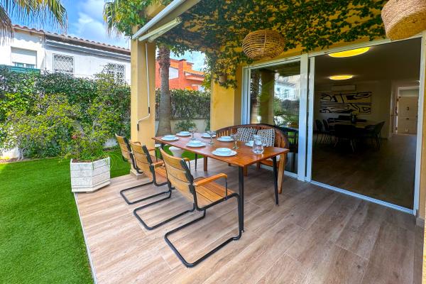 #75306 - Villa Rocamar | Holiday Rentals | Hello Homes Sitges