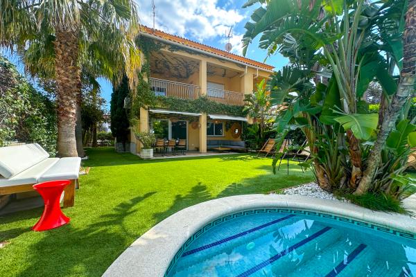 #75308 - Villa Rocamar | Holiday Rentals | Hello Homes Sitges