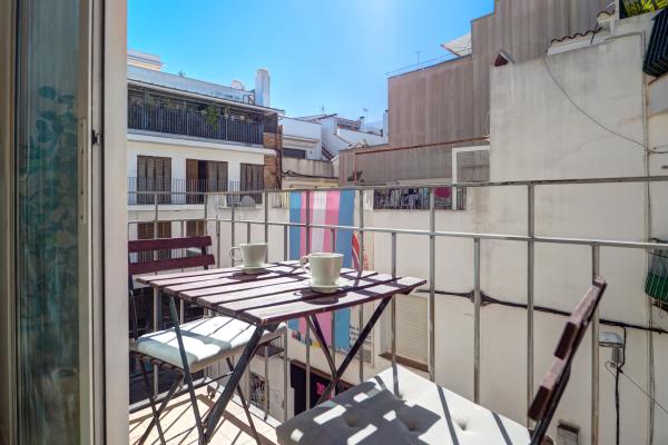 #75702 - Bonaire Apartment | Holiday Rentals | Hello Homes Sitges