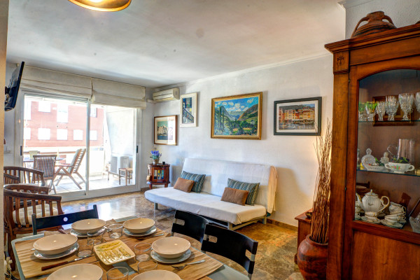 #7576 - The Rose | Holiday Rentals | Hello Homes Sitges