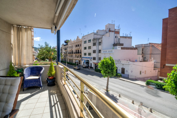 #7590 - The Rose | Holiday Rentals | Hello Homes Sitges