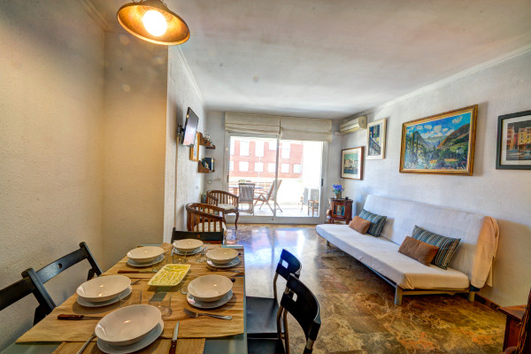 #7596 - The Rose | Holiday Rentals | Hello Homes Sitges