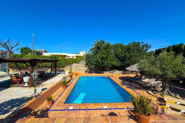 #77300 - Masia Palou Alt | Holiday Rentals | Hello Homes Sitges