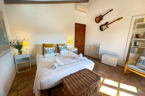 #77336 - Masia Palou Alt | Holiday Rentals | Hello Homes Sitges