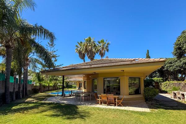 #78689 - Villa Terramar | Holiday Rentals | Hello Homes Sitges