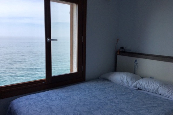 #7886 - The Magic Sea Front | Holiday Rentals | Hello Homes Sitges