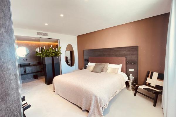 #79205 - Wengé Suite | Holiday Rentals | Hello Homes Sitges