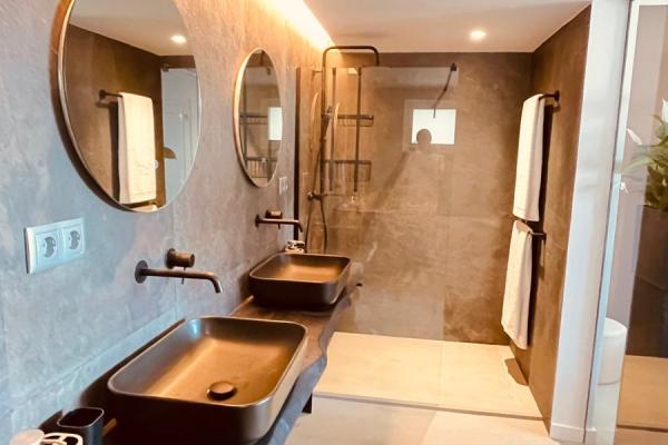 #79207 - Wengé Suite | Holiday Rentals | Hello Homes Sitges