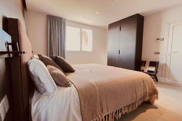 #79208 - Wengé Suite | Holiday Rentals | Hello Homes Sitges