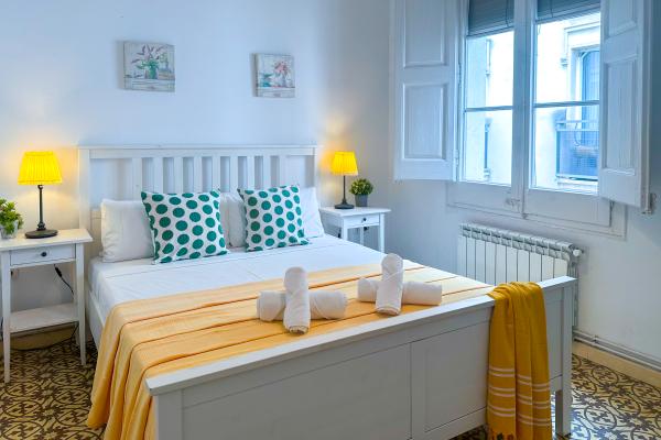 #80960 - Gaudi Apartment | Holiday Rentals | Hello Homes Sitges