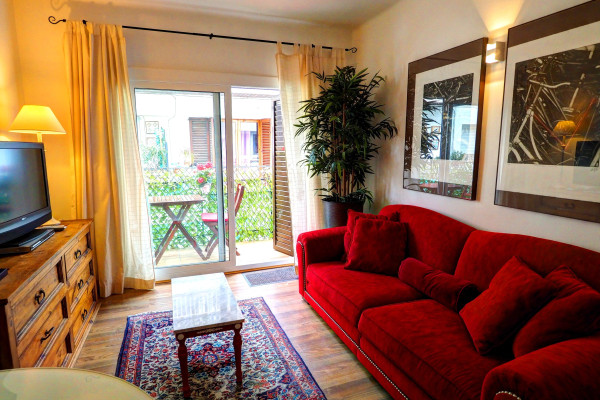 #9874 - Olivia Apartment | Holiday Rentals | Hello Homes Sitges