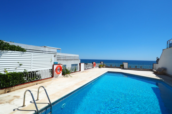 #9898 - The Moonlight Sea View | Holiday Rentals | Hello Homes Sitges