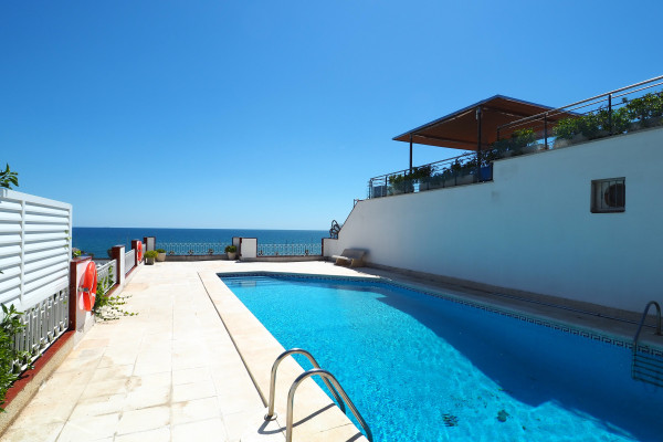#9901 - The Moonlight Sea View | Holiday Rentals | Hello Homes Sitges