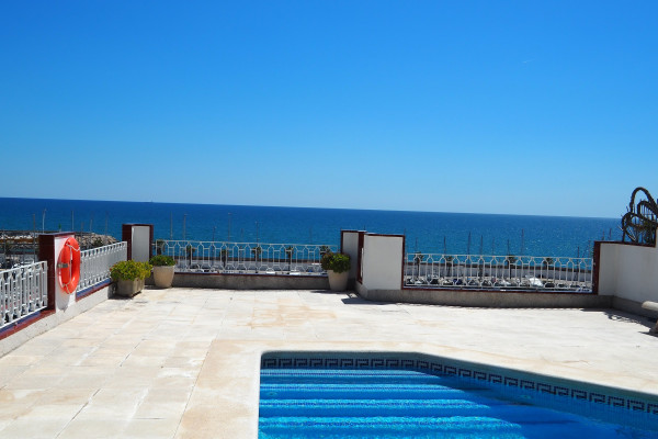 #9902 - The Moonlight Sea View | Holiday Rentals | Hello Homes Sitges